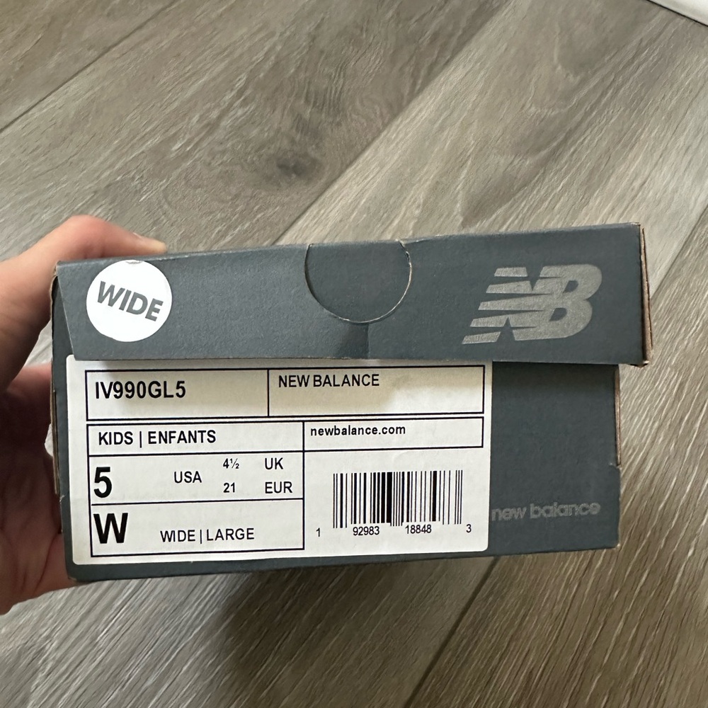 New Balance 990 v5 Kids Size 5w - Picture 2 of 5
